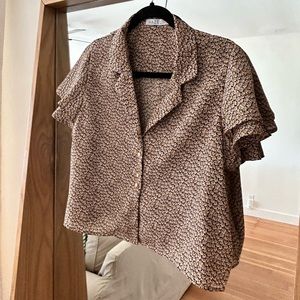 Floral semi cropped button up short sleeve blouse worn twice